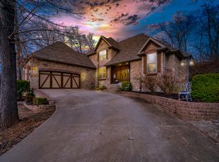 310 Oakview Dr, Ridgedale, MO 65739