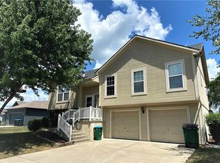 21911 Gracie Dr, Peculiar, MO 64078