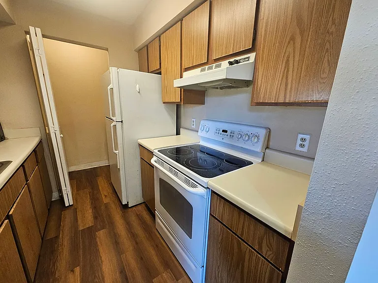 2875 Winkler Ave #518 — Photo 8