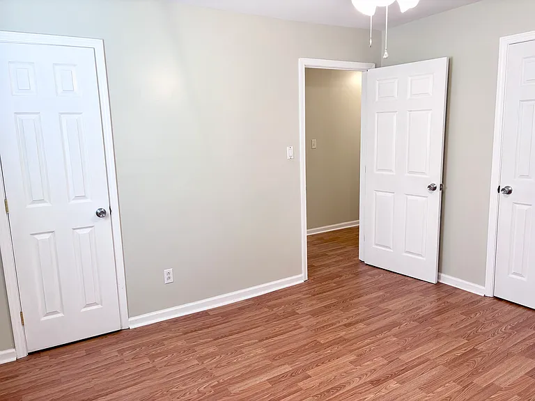 65 Jackson Ave — Photo 20