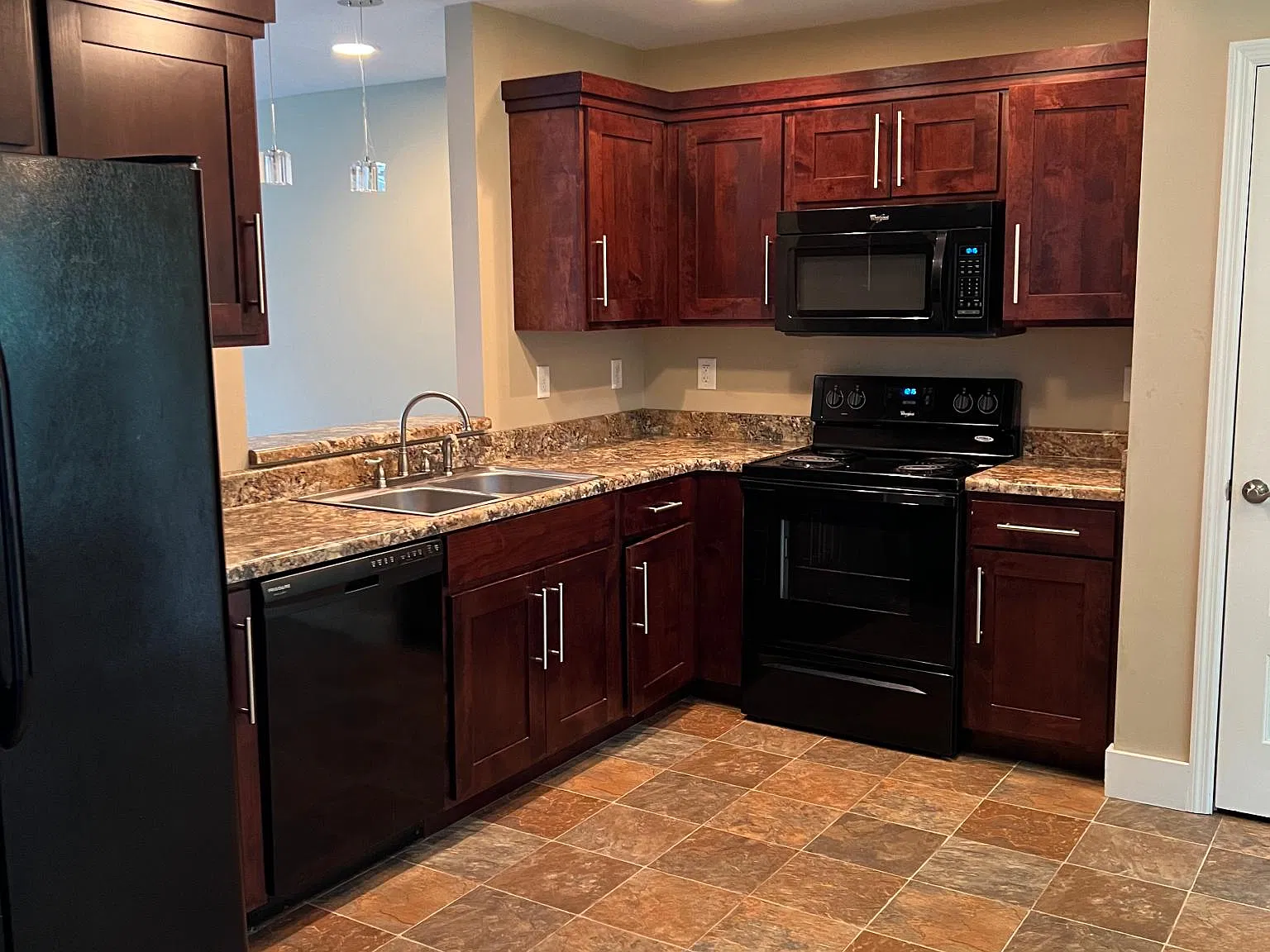 2 bed, 1.5 bath, 1200 sqft, $1,250 — Photo 2