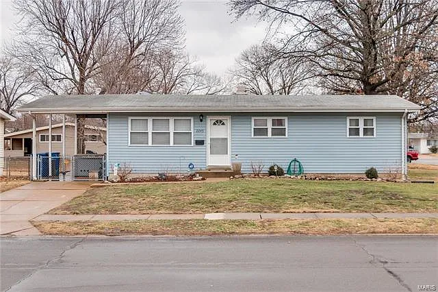 2245 Pheasant Dr photo 1