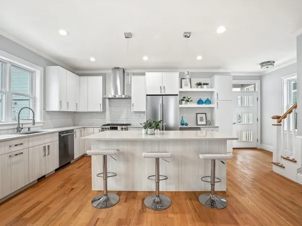 46 Wyvern St #2, Roslindale, MA 02131