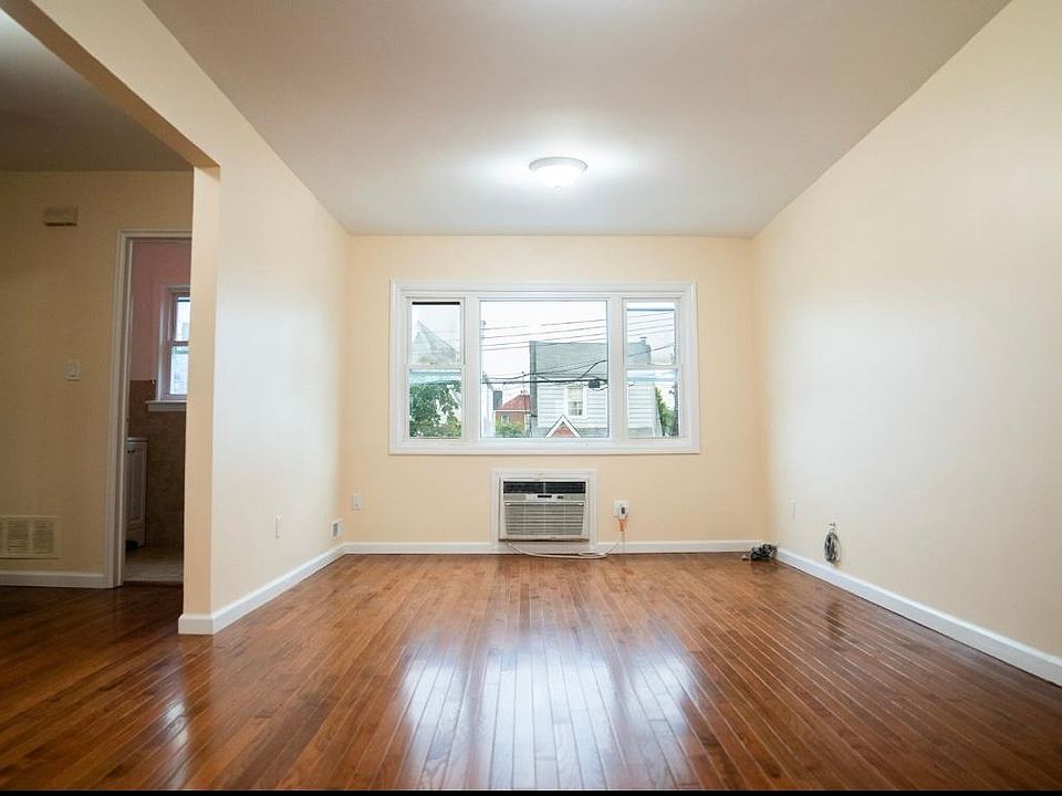 1st image of 2723 Colden Ave Floor 2