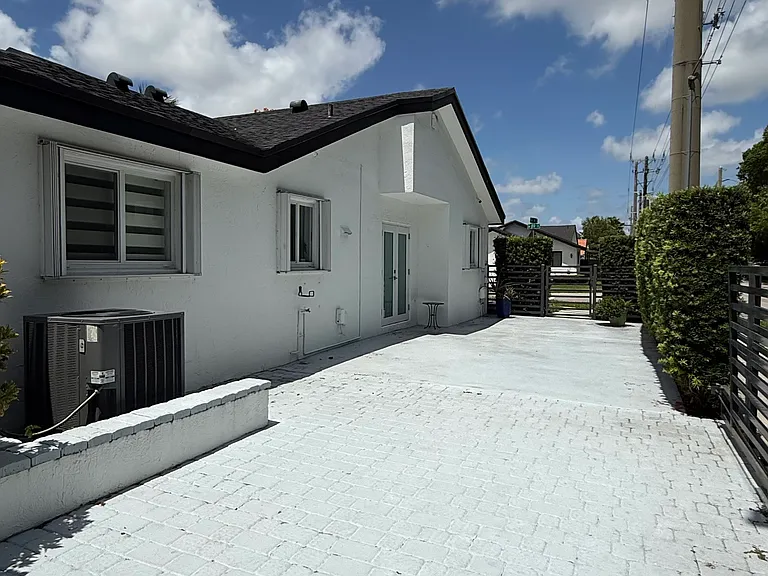 403 SW 89th Pl — Photo 34