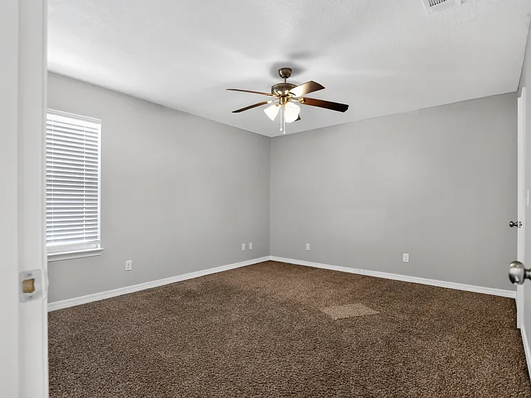 451 Eisenhower Dr — Photo 24