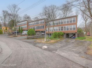 17 Split Rail Ln #17, Dallas, PA 18612