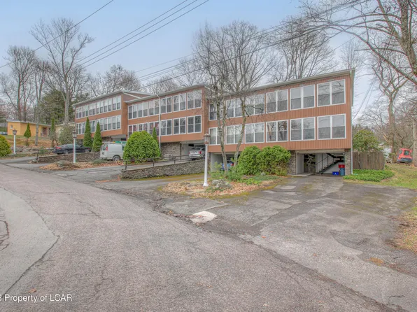 17 Split Rail Ln #17, Dallas, PA 18612