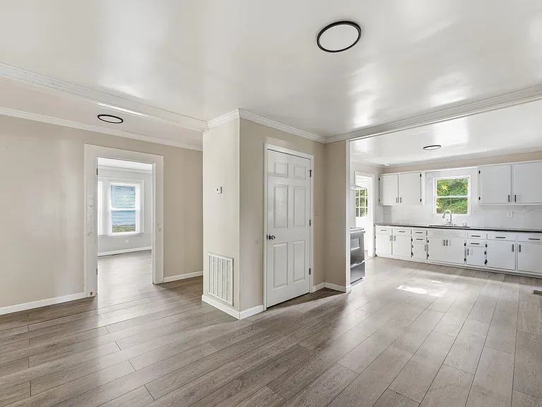 214 Markham St — Photo 10