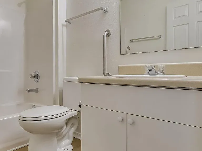 1108 Simpson St — Photo 11