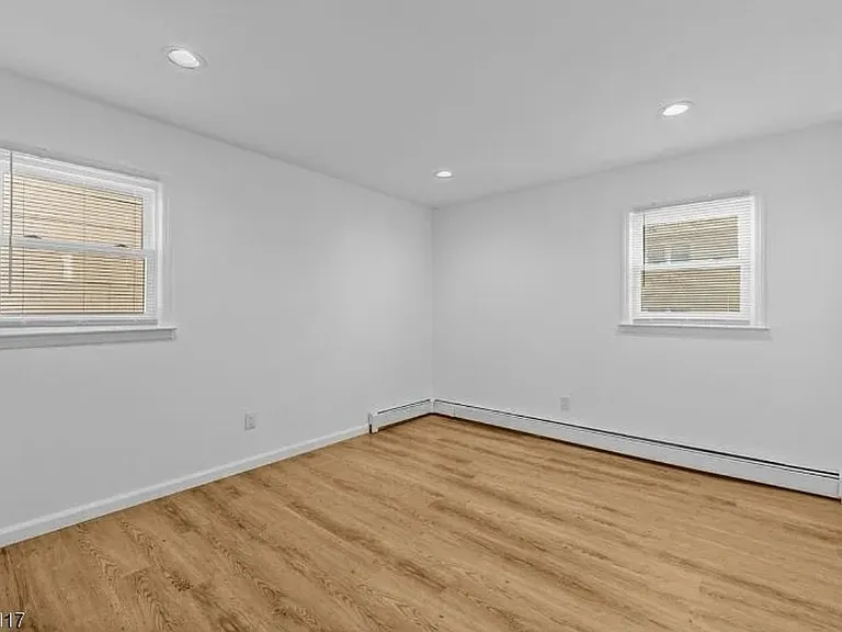 520 Davis Ave #2 — Photo 7