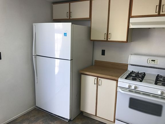 Range and refrigerator