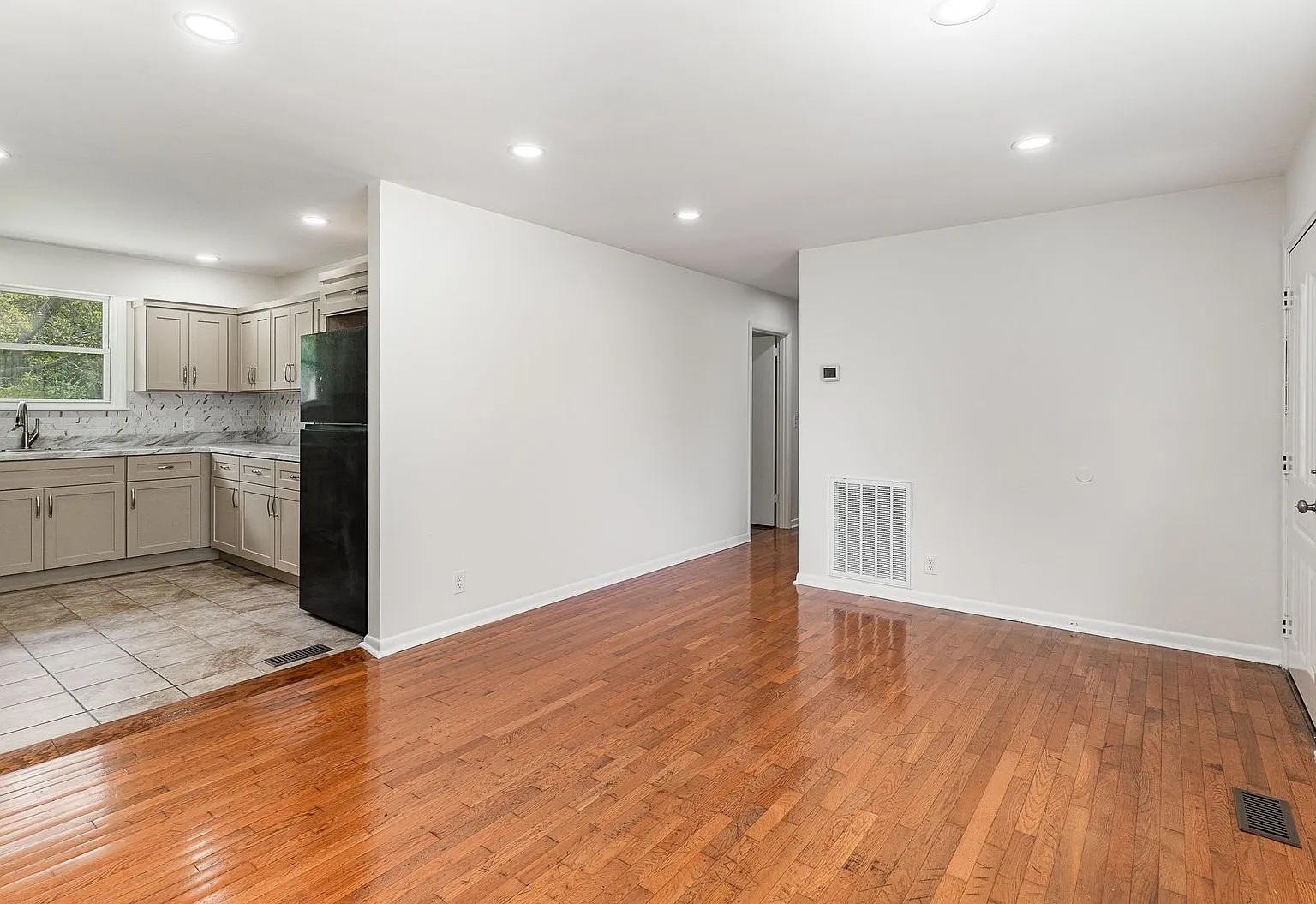 Lovely 3 Bedroom in Parkview Estates! — Photo 4