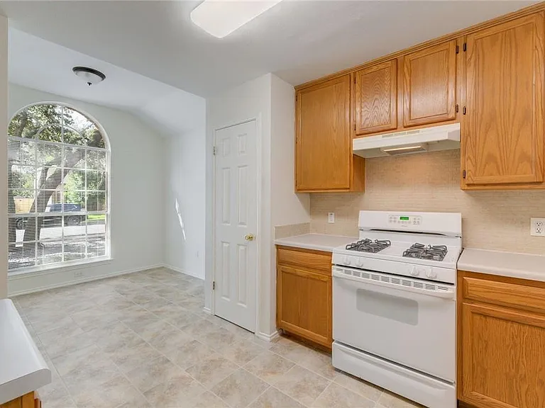 13460 Athens Trl — Photo 8