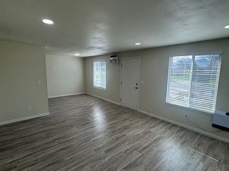 3007-3009 Juanipero Way — Photo 8