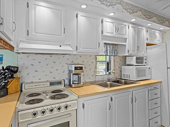 5th image of 162 Heron Ln #16