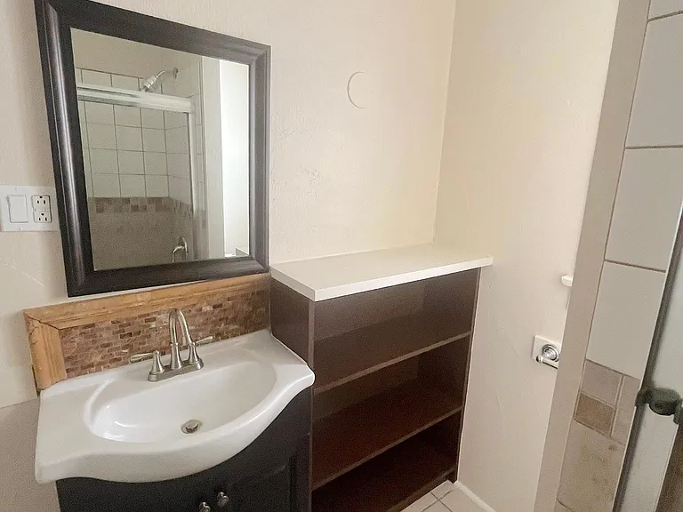 744 Pine Ave #11 — Photo 8