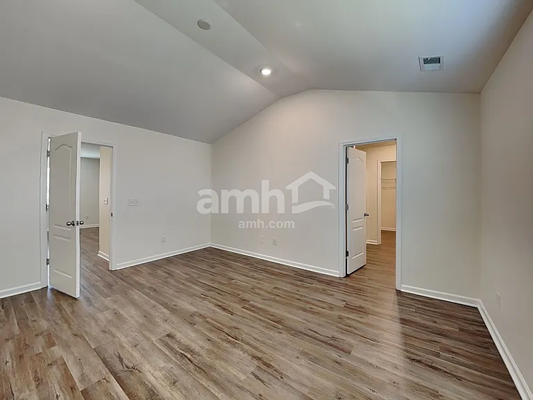 2053 Southlea Dr — Photo 10
