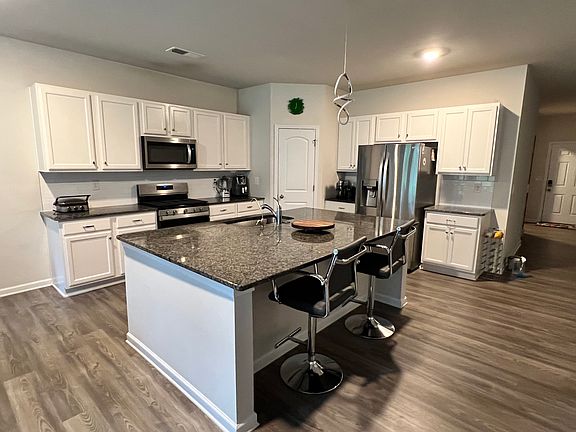 5th image of 8010 Foxcroft Dr