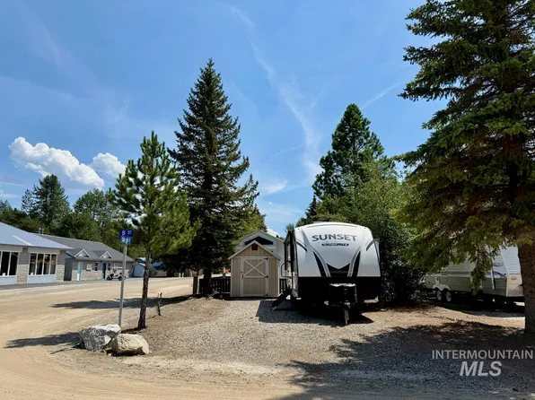 15 B St, Cascade, ID 83611