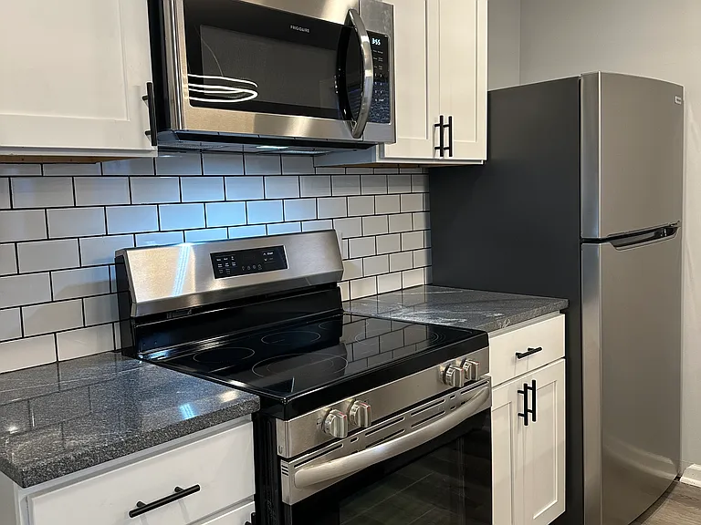 127 Henderson St #2 — Photo 50
