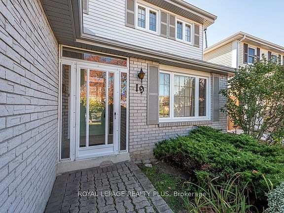 3rd image of 19 Macdougall Dr