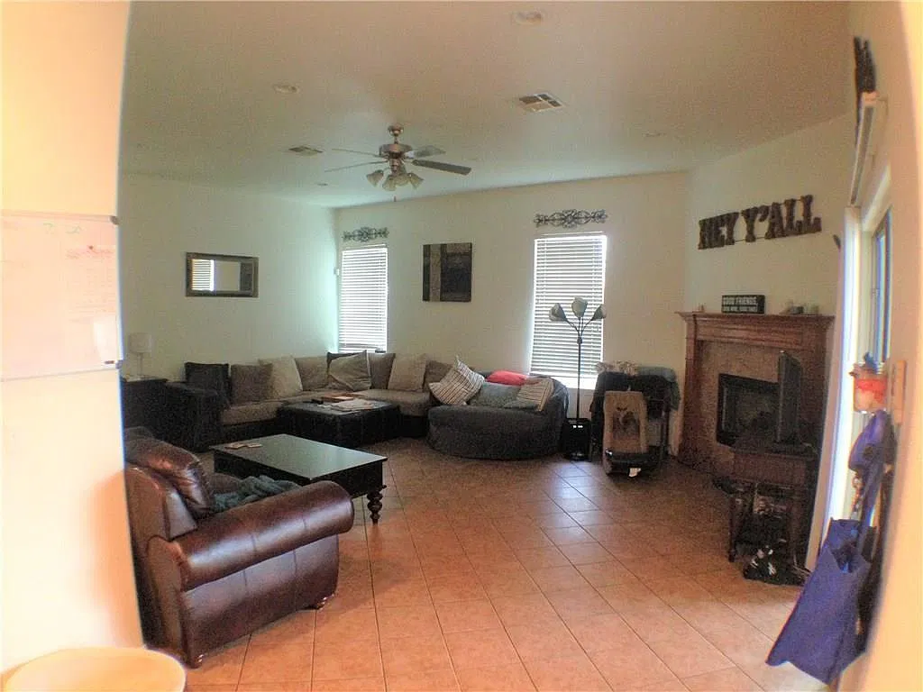 5 bed, 3.0 bath, 2450 sqft, $5,500 — Photo 3