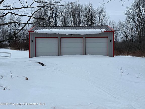 3rd image of 155 Hickory Hill Rd