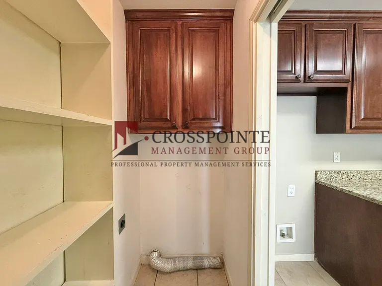 West 25th Street 825 Duplex — Photo 8