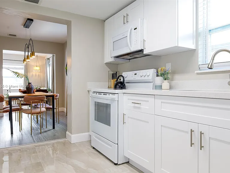 2761 SW 33rd Ave #1 — Photo 13