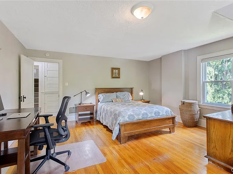 562 Buckingham Ave — Photo 22