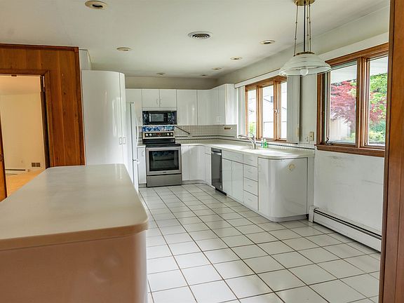 4th image of 1605 Delta Dr