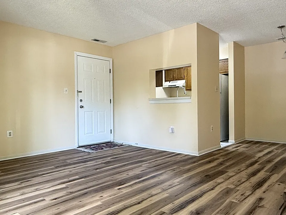105 Ravens Crest Dr