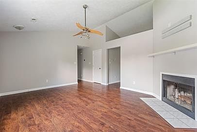 3rd image of 4629 Woodbridge Ln