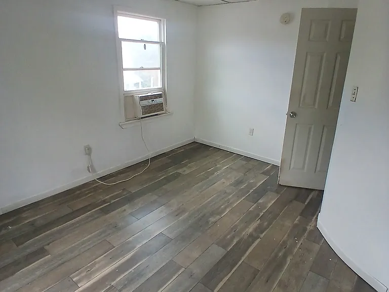1706-1708 Wayne Ave #1 — Photo 8