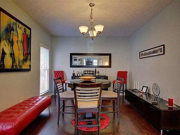 5th image of 347 Herman Melville Ave