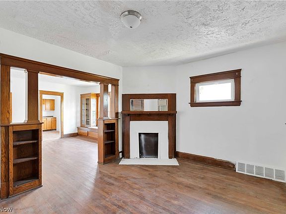 3rd image of 851 Paxton Rd