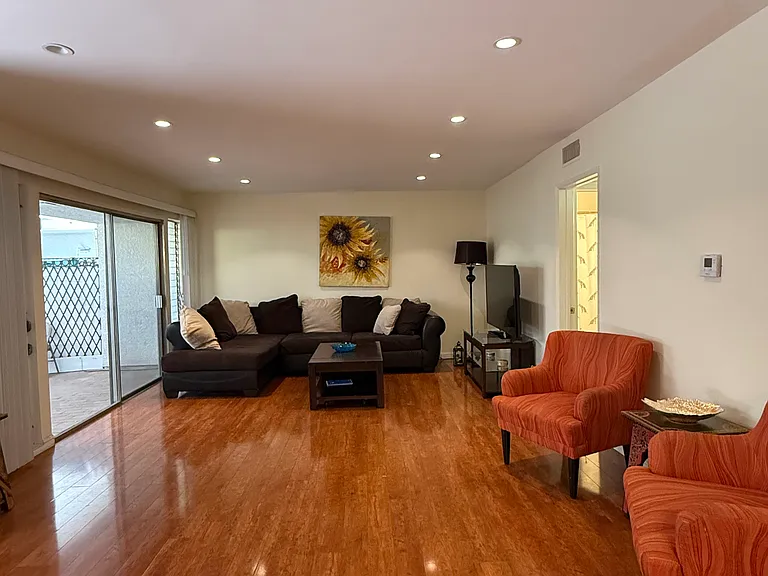 4950 Louise Ave #105 — Photo 6