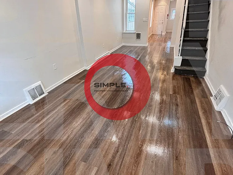 1146 Locust St — Photo 4