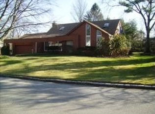 85 Emerson Dr, Great Neck, NY 11023