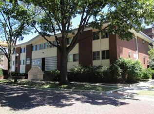 402 N Prairie St APT 13, Champaign, IL 61820