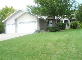 7604 E Pine Lake Dr, Sioux Falls, SD 57110