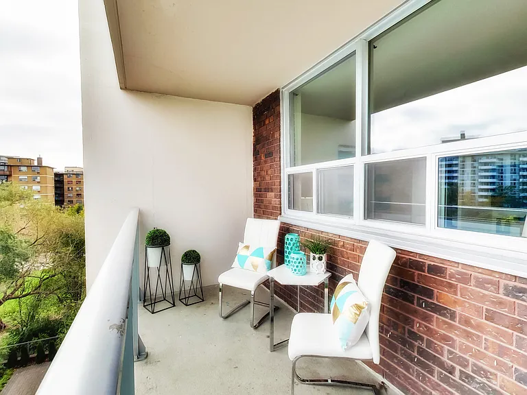 625 Roselawn Ave — Photo 47