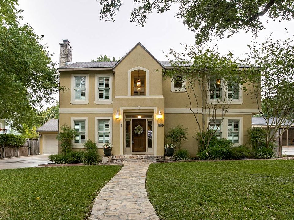1st image of 131 Ivy Ln