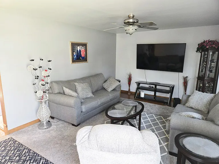 2340 Morton Ave — Photo 8