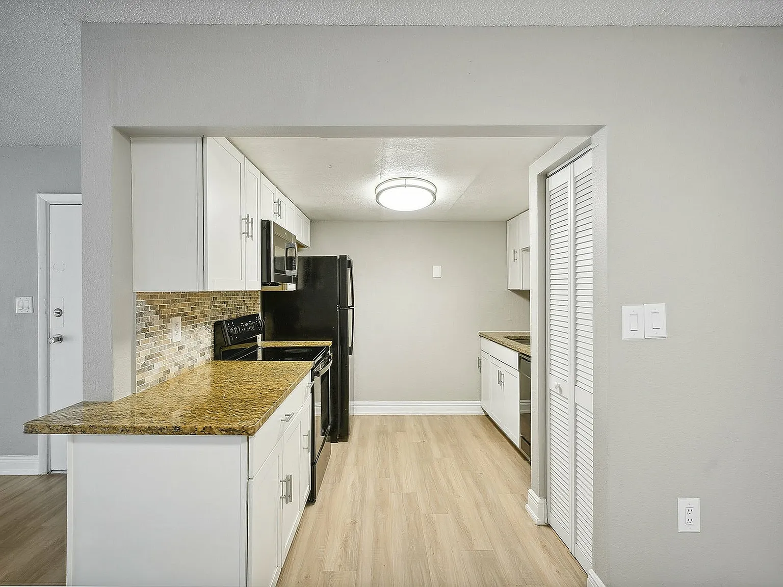 River Rock Apartments — Photo 4