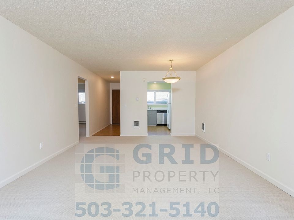 1st image of 2820-2824 SE Woodward St #2822