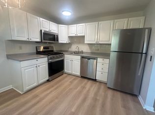 68 Edgelawn Ave APT 12, North Andover, MA 01845