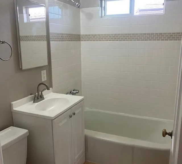 719 E Carson St #8 — Photo 12