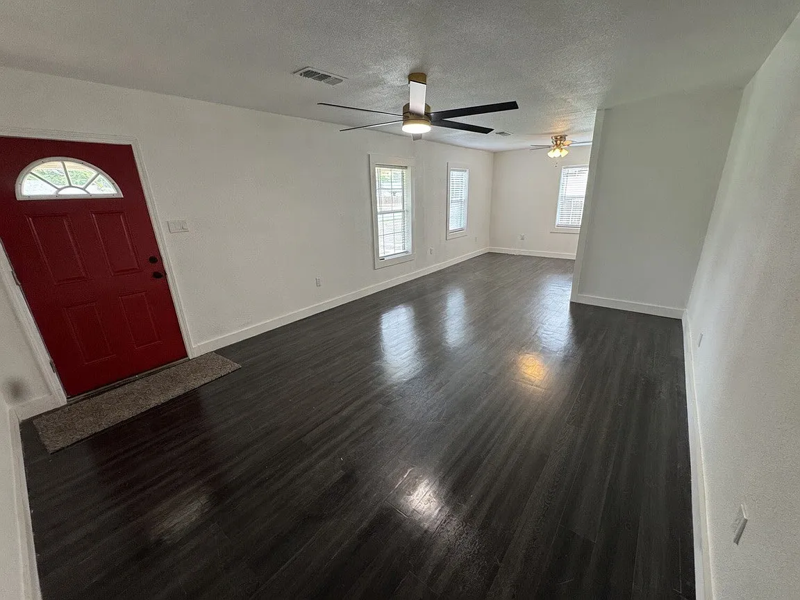 3 bed, 1797 sqft, $1,750 — Photo 2
